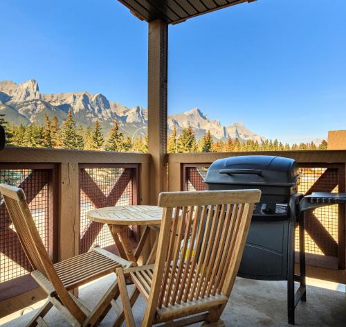 Canmore House | Bluebird - Spacious Luxury Shared Rooftop Hot Tub