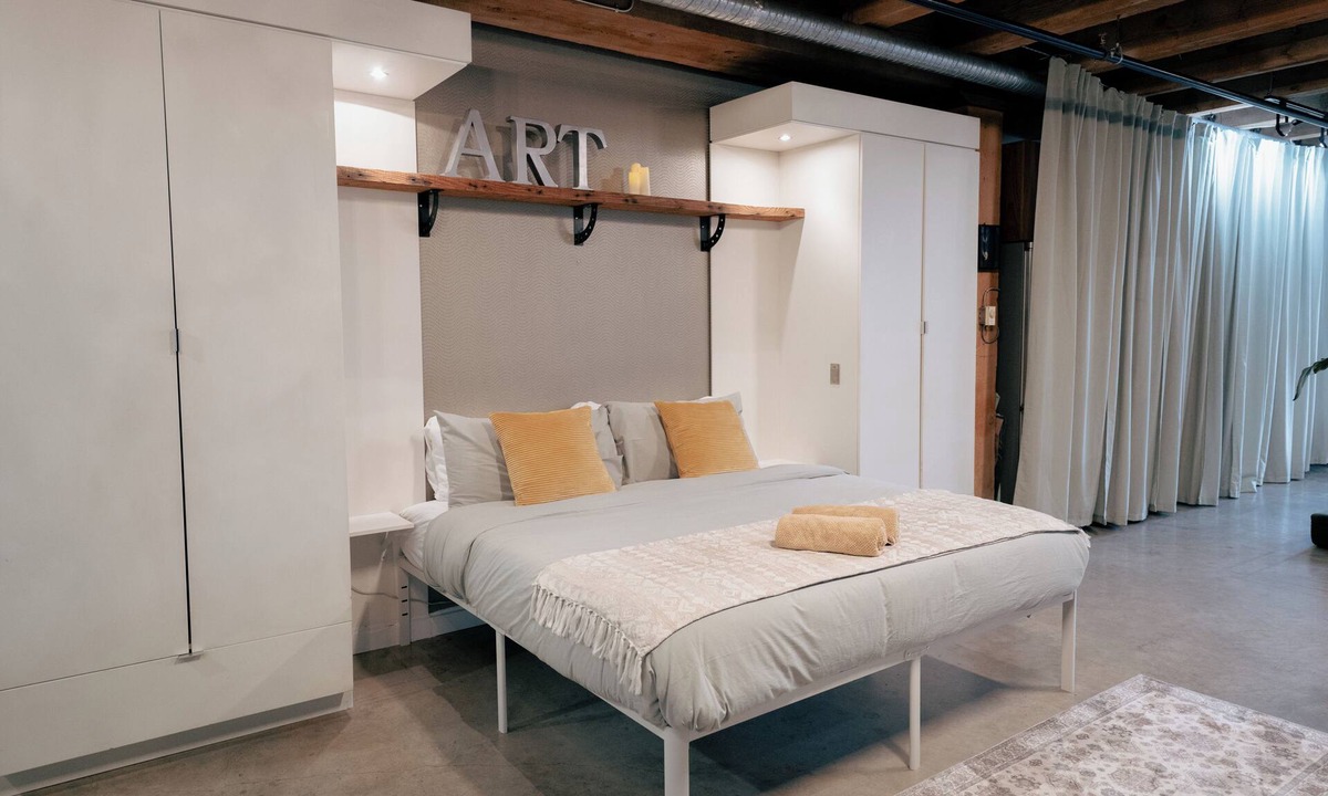 Downtown Eastside Apartment | Boho Loft Gastown artist studio