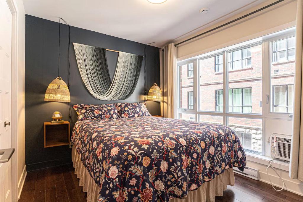Cote-Des-Neiges—Notre-Dame-De-Grace Apartment | Boho Themed 2BR with Parking & Gym Near Downtown & Airport