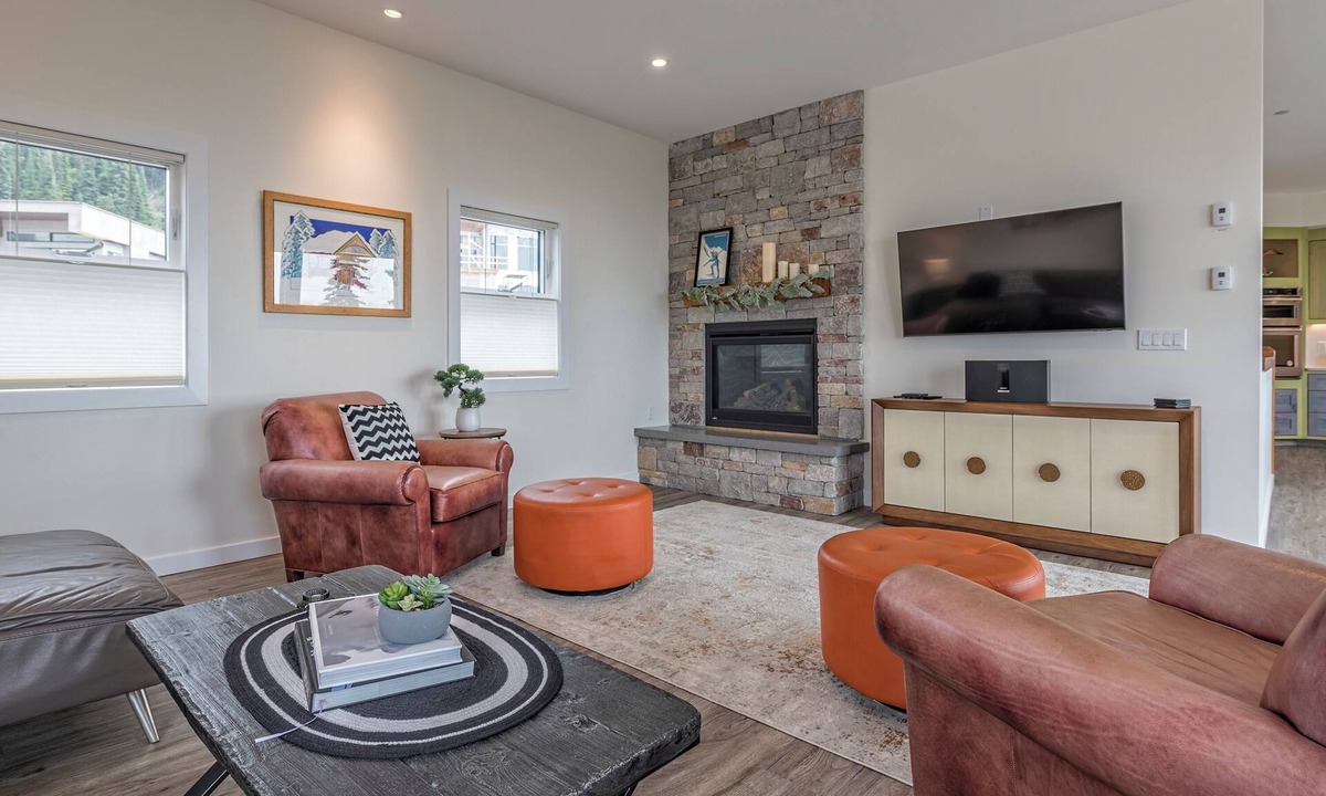 Silver Star Mountain House | Brand new duplex with 2 king beds, elevator, private hot tub, laundry