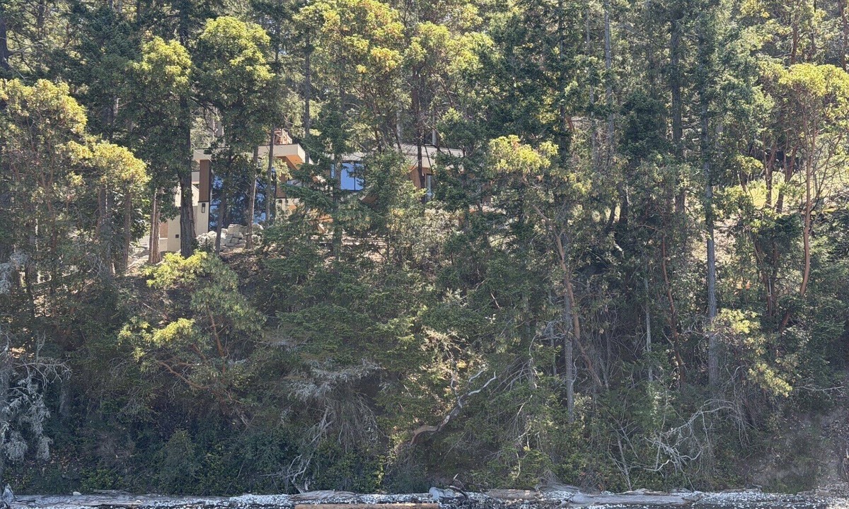 Salt Spring Island Villa | Brand new spa resort style waterfront executive home with luxury amenities