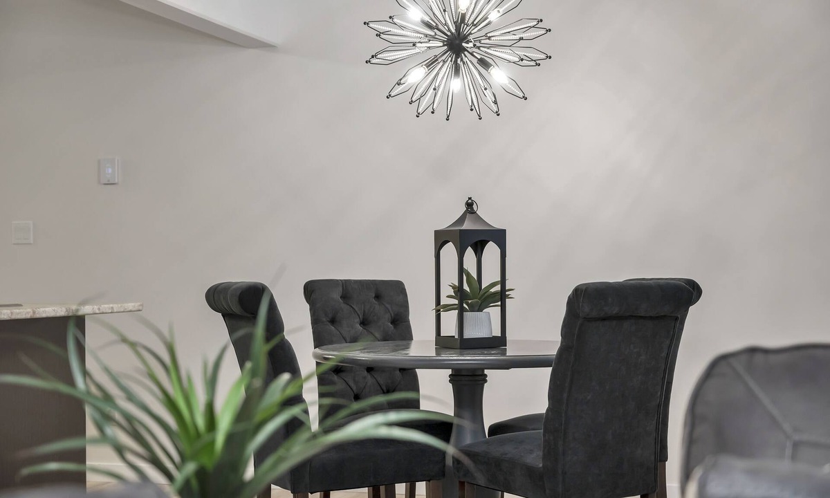 Campbell River House | Bright and Cozy suite, great for work stays or vacations heart of Campbell River