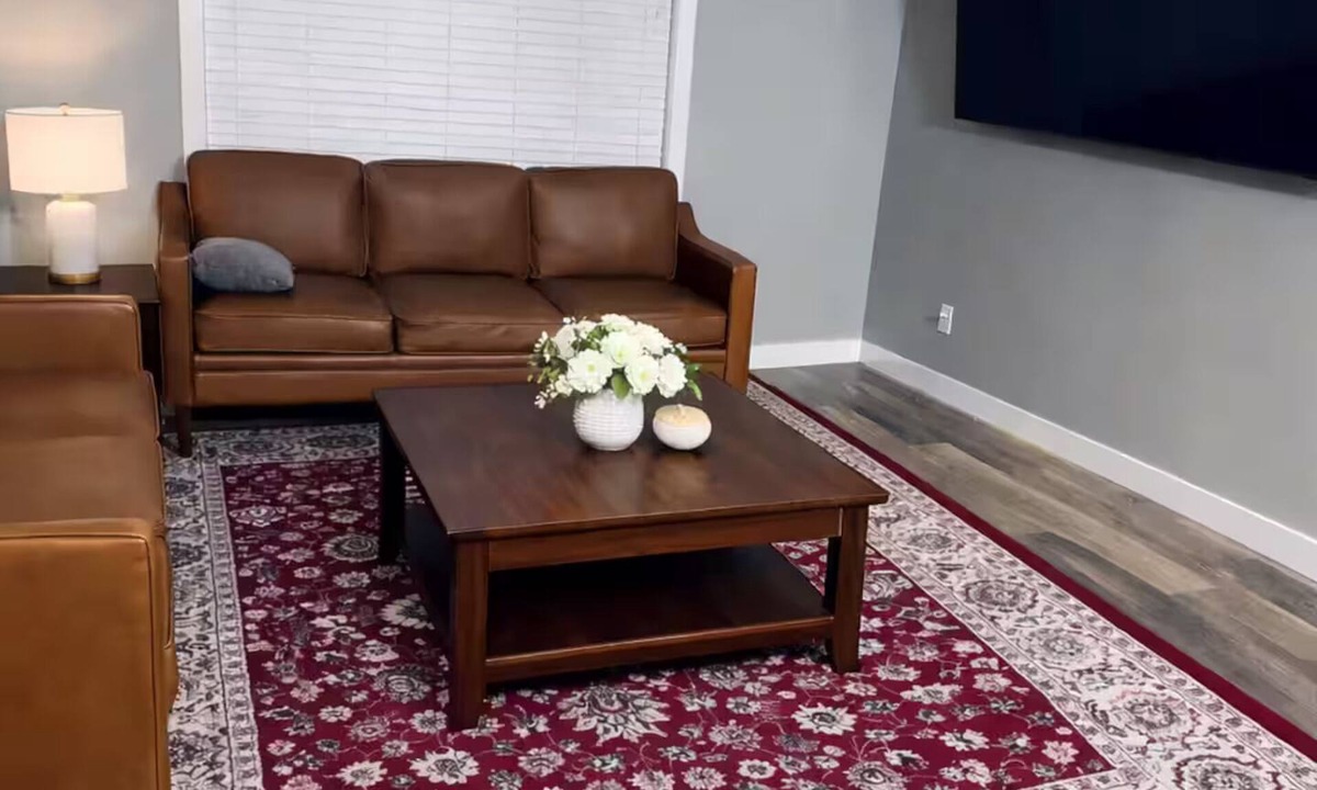Calgary House | Bright Corner House 3BR Near Airport