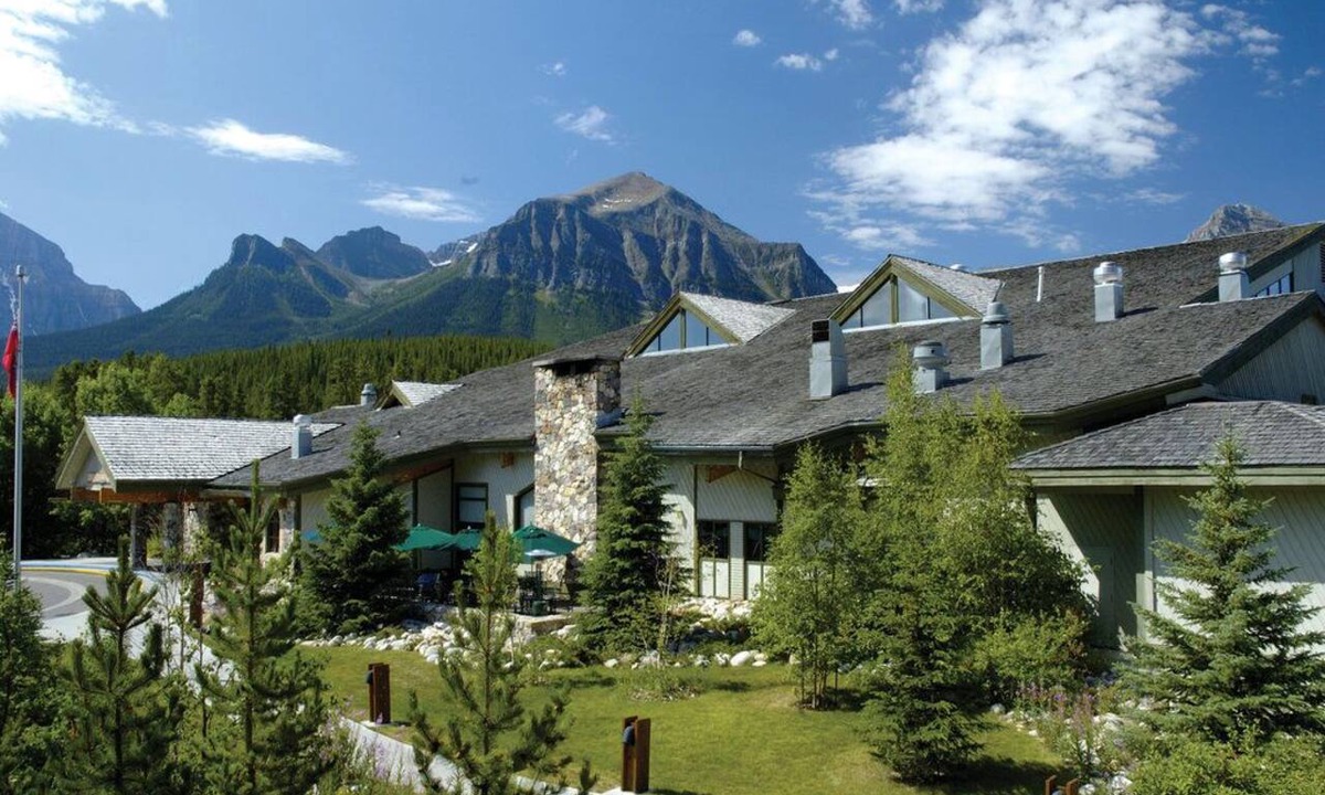 Lake Louise Apartment | Bright Mountain Suite with Balcony