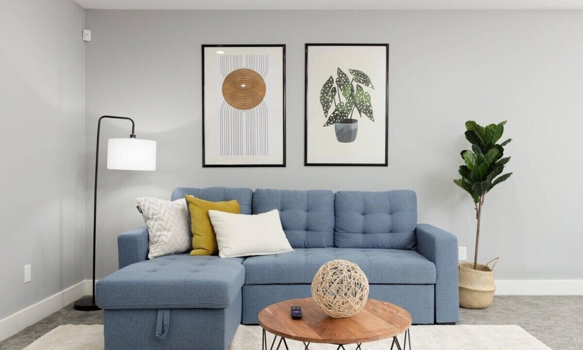 Lynn Valley House | Bright new 1 BR private secondary basement suite