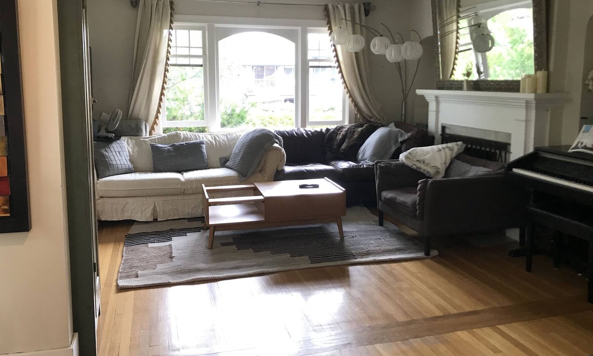 Kitsilano House | Bright open 2 Bdrm in the best location in Kitsilano