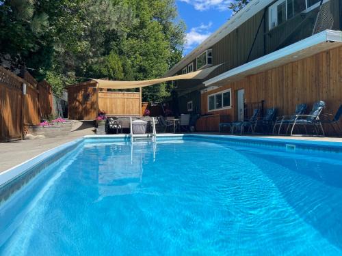 Okanagan-Similkameen Apartment | Bright poolside walkout two bedroom basement suite in the Okanagan
