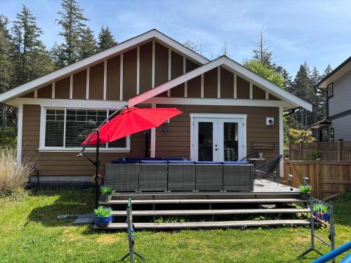 Victoria House | Bright Spacious Entire Home with Kids Backyard Set