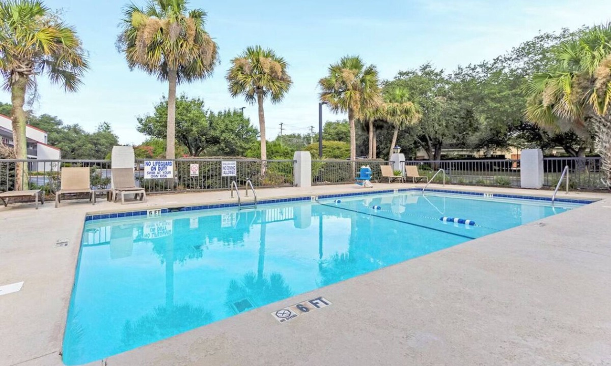 Charleston Hotel | Budget-Friendly Stay Perfect for Charleston Explorers