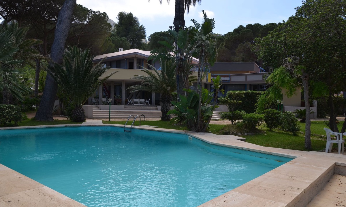 Mondello House | Bungalow in an artistic villa (Mondello, Pa, Italy) beachfront, sea and city