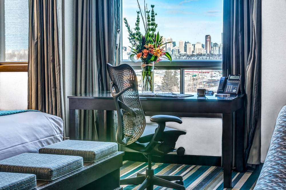 Southeast Calgary Hotel | Hotel Blackfoot