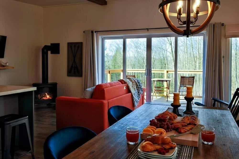 Orford Ski Chalet | Chalet Woodpecker Lodge - Warm + Spa