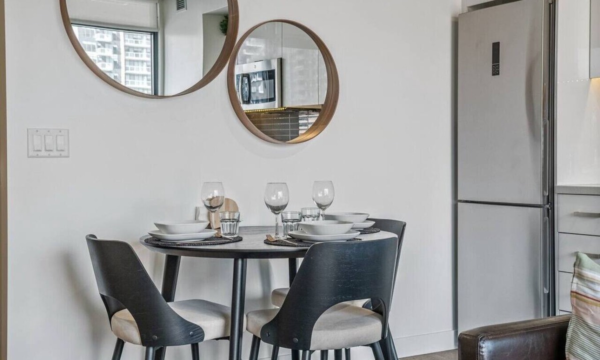 Connaught Apartment | Calgary Tower View | Central DT | Gym