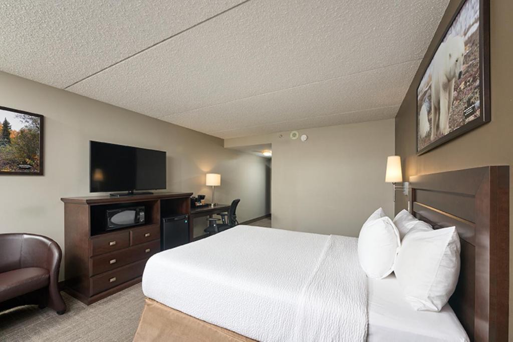 Regent Hotel | Canad Inns Destination Centre Club Regent Casino Hotel