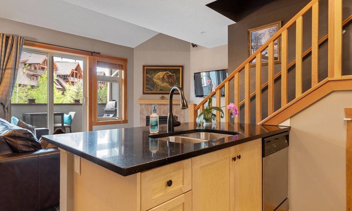 Canmore Resort | Canmore Penthouse Loft/Round Heated Outdoor Pool