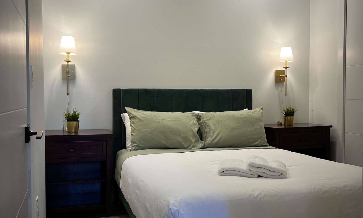 Downtown Halifax Apartment | Captain's Quarters, Downtown, AC