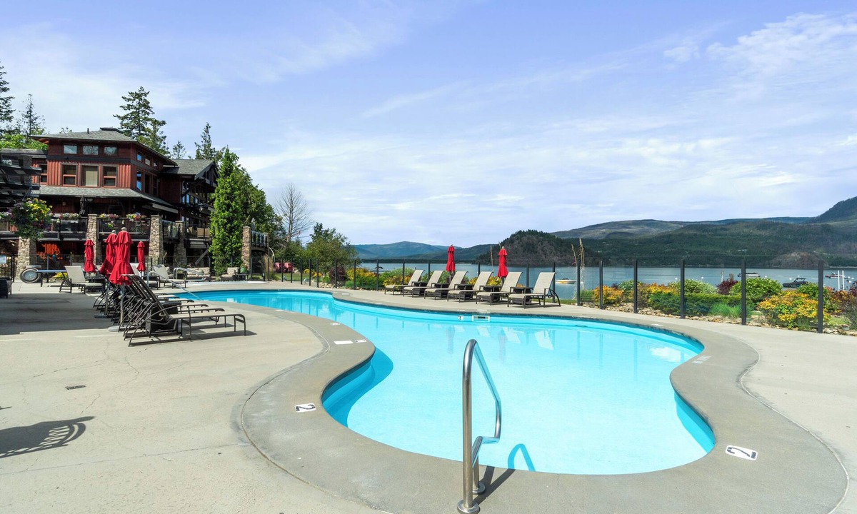 Blind Bay House | Carmel Beach Private Lodges - Unit #13. Second row 3 bedroom lodge.