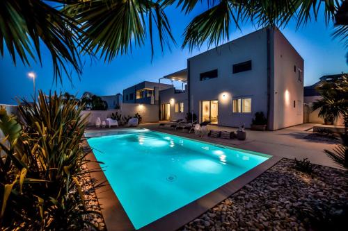 Ragusa Villa | CASA BLANCA VILLA Exclusive with Private Pool