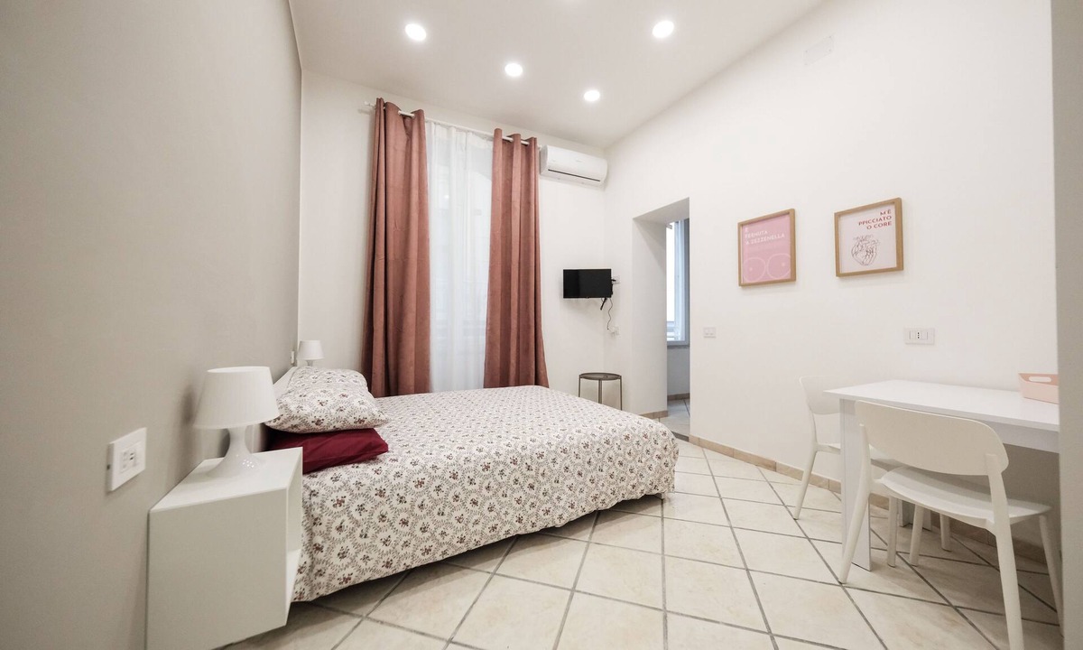 Quartieri Spagnoli Apartment | Casa De Deo - Three Bedroom Apartment, Sleeps 6