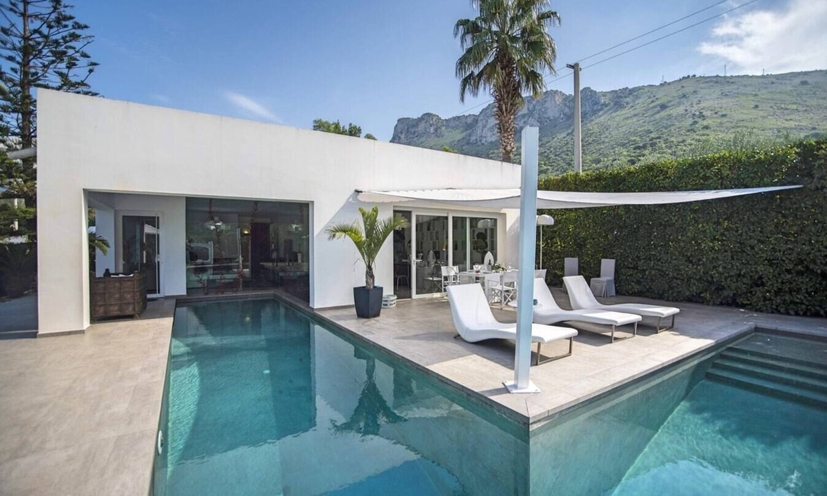 Cinisi Villa | Casa Del Re - Modern villa with pool