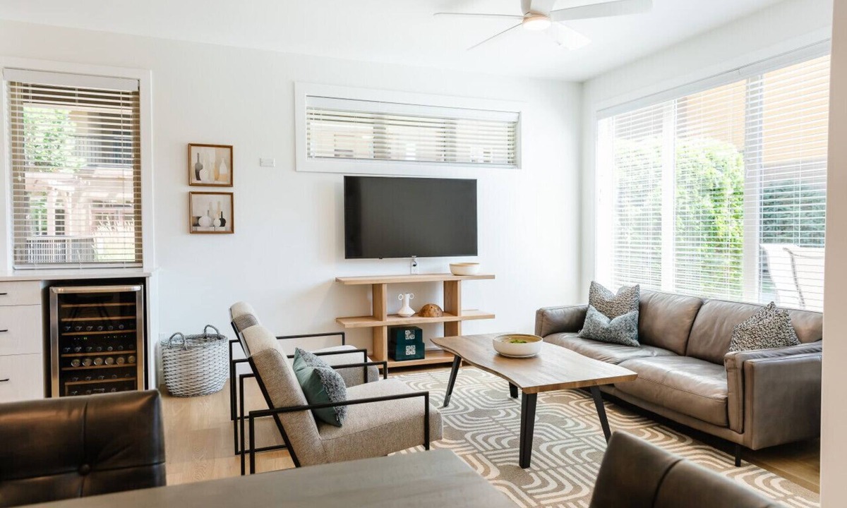 Westbank Condo | Casa Laguna! Lakefront Condo With Pool & Hot Tub.