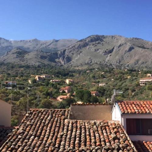 Castelbuono Apartment | Casa Levante