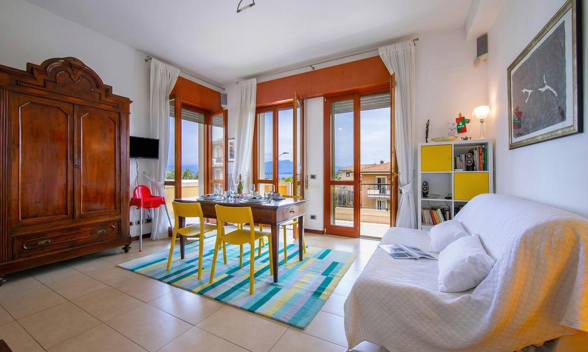 Rivoltella Apartment | Casa Michelangelo Lake Garda Terrace Apt | Sleeps 6 + AC, Desenzano Del Garda, Italy