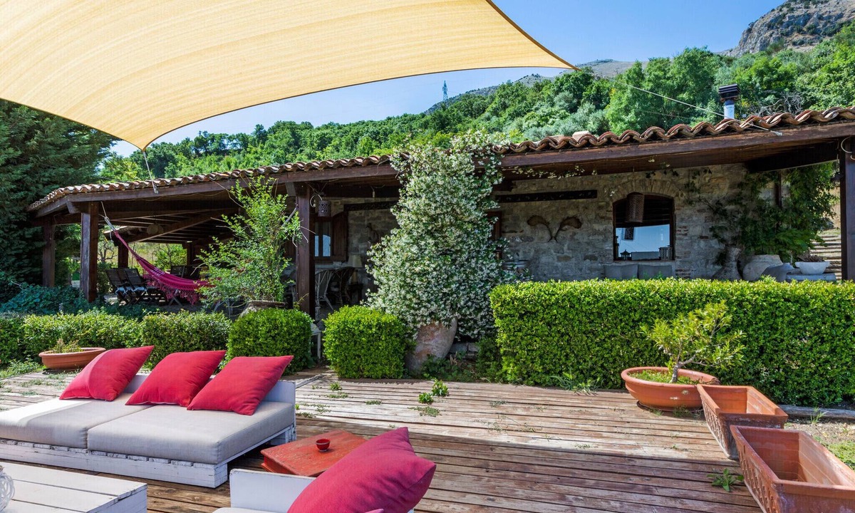 Castelbuono House | CasaVinzeria - Country House with Pool