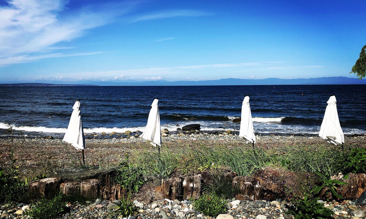 Regional District of Nanaimo Resort | Central 2 bdr Beachfront Hot Tub Clam/Oyster FREE kids kayak use, hiking trails