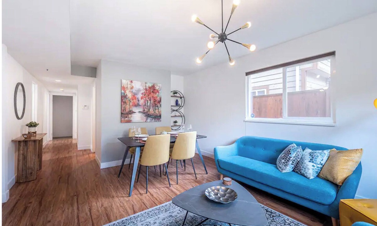 Pemberton Heights House | Central 2BR Suite Near Grouse Mountain & Lions Gate bridge Free Parking
