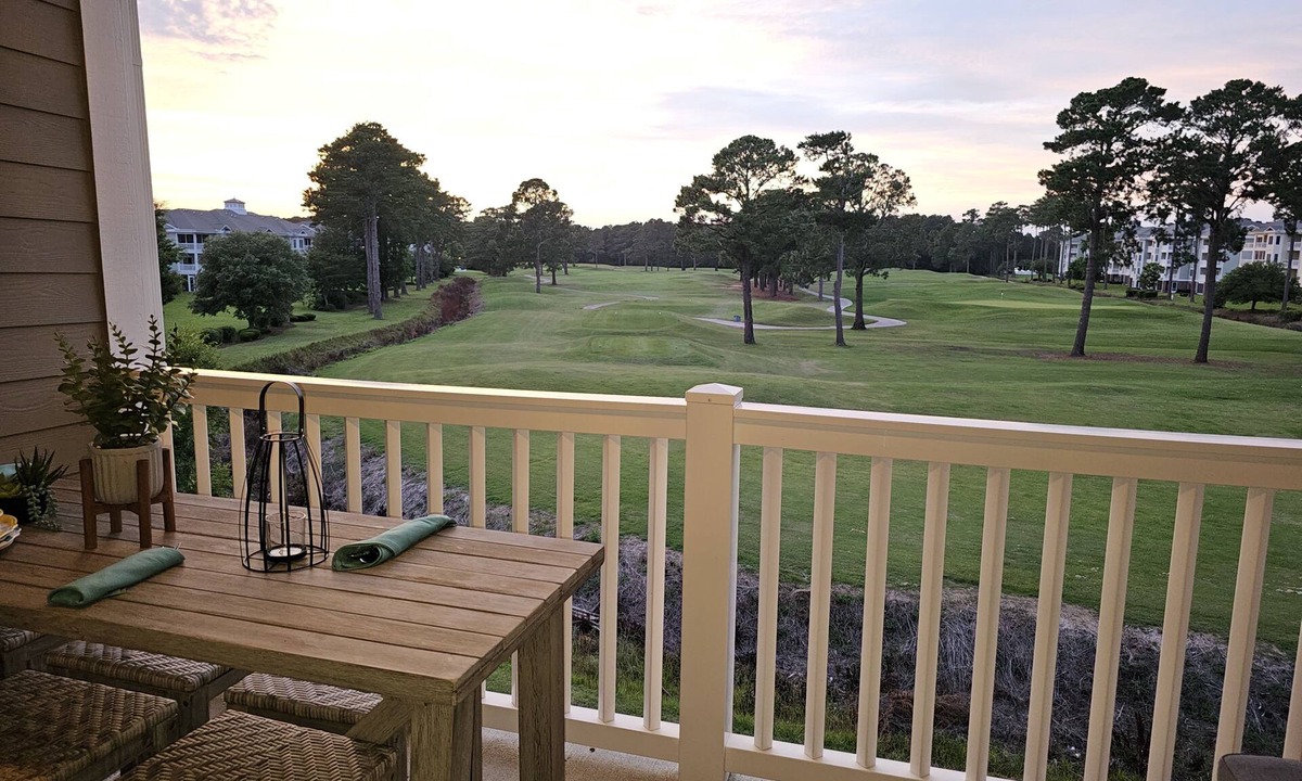 Central Myrtle Beach Condo | Central Myrtle, just over a mile to the beach, 2BR Condo on Golf Course!