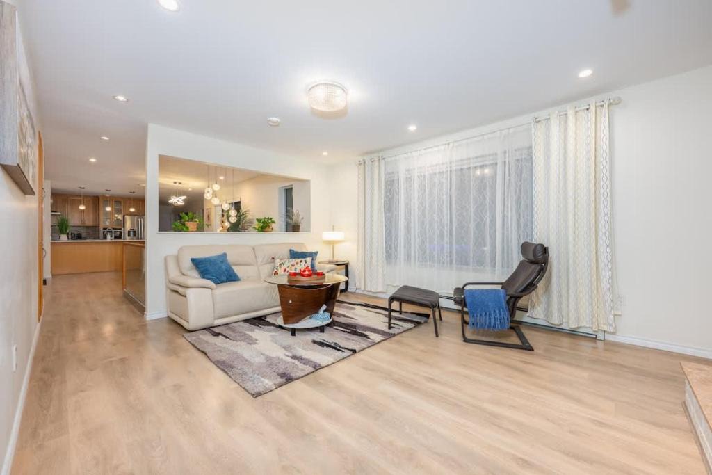 East Side House | Central Van 3BR Upper Suite - Near Skytrain