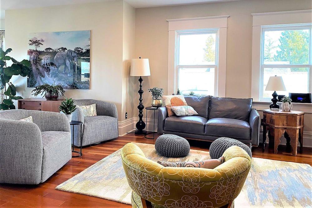 Riley Park-Little Mountain House | Centrally Located 4 bedroom Character Home