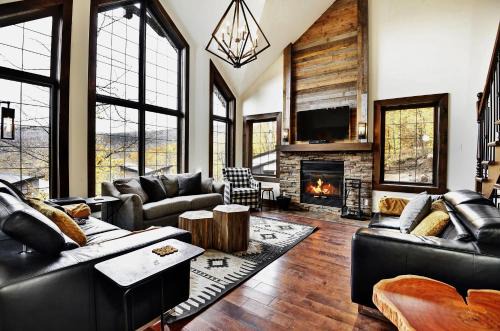Stoneham Ski Chalet | Chalet 27 Chemin Blanc by Les Chalets Alpins