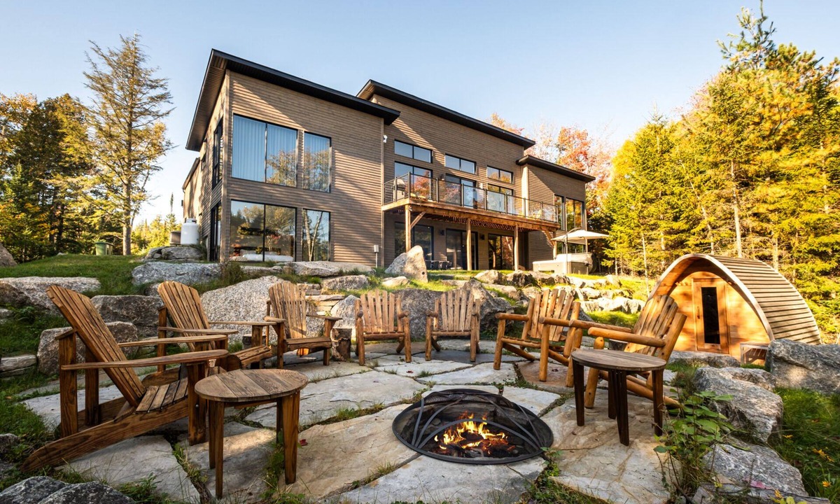 La Conception House | Chalet Denali | 4 Luxury Suites | Hot Tub, Sauna, Firepit & Pool Table | Pet-Friendly