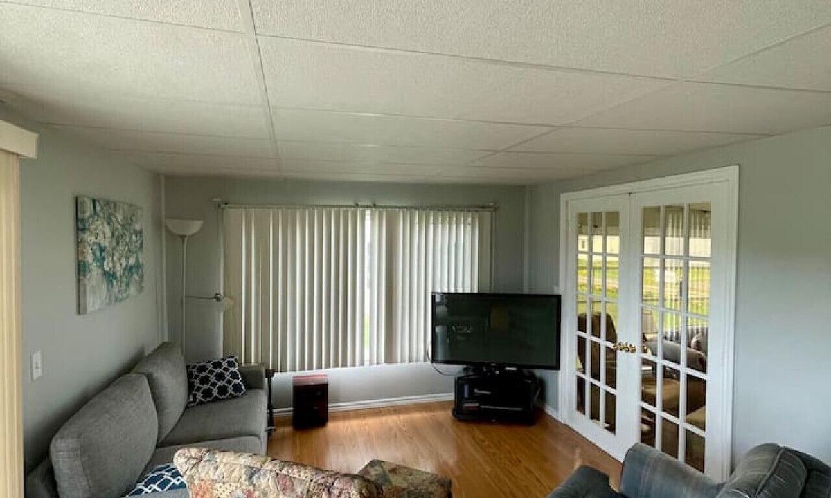 Sainte-Anne-de-Kent Apartment | Chalet Relaxation - Cottage with Beach View in Bouctouche Sud