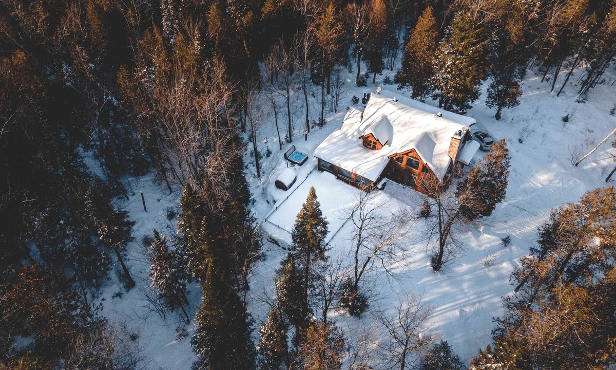 Fiddler Lake Resort Ski Chalet | Chalet Silver Fox at Fiddler Lake with Hot Tub, Sauna, and Private Pool