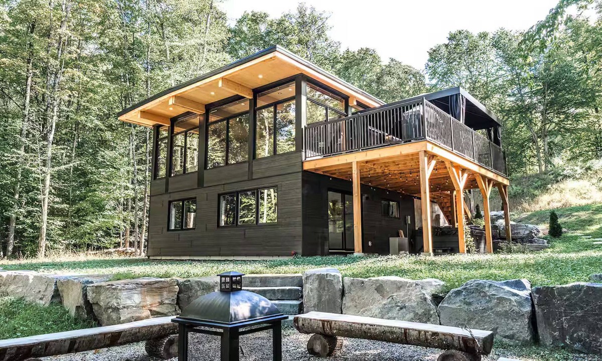 Labelle Ski Chalet | Chalet Van Haven – Spacious Mountain Chalet w/Hot Tub, Lake Access & Game Room