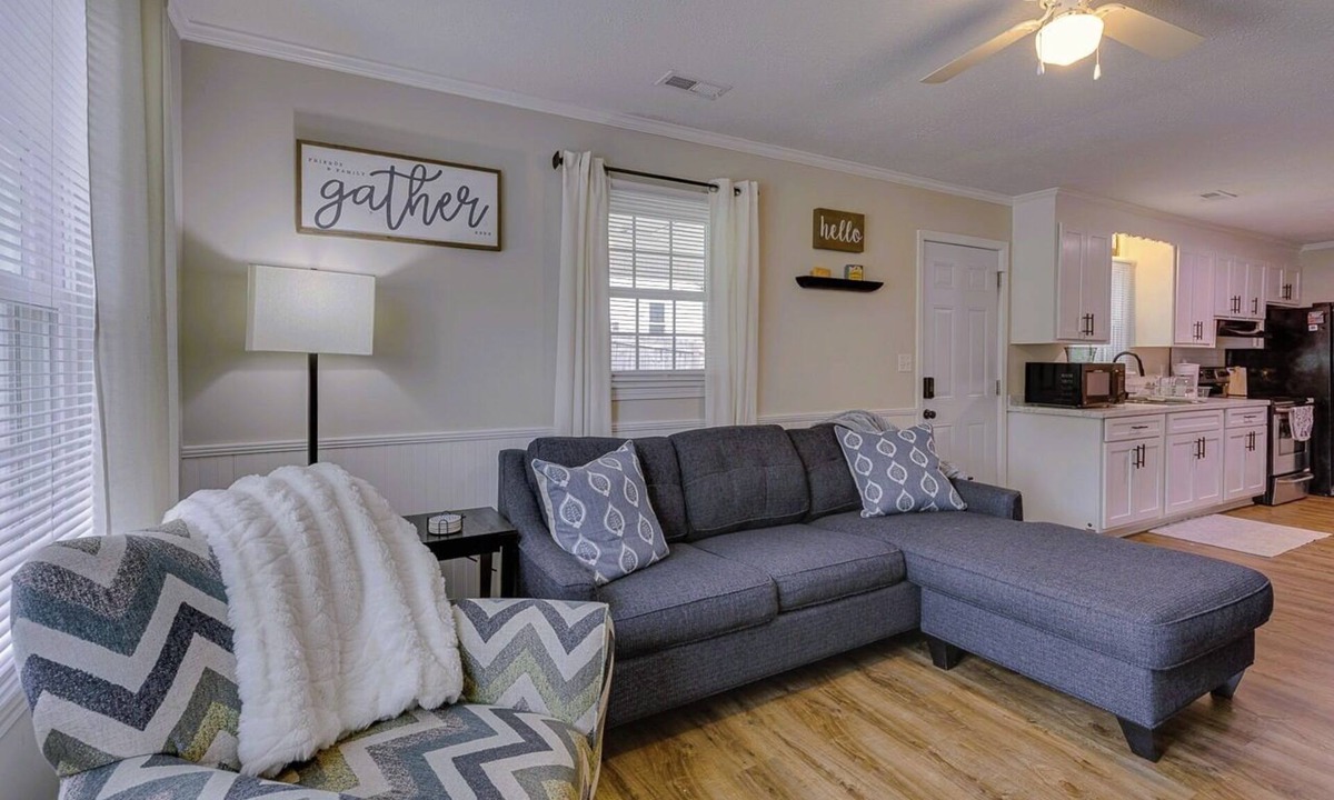 Easley House | Charming 2-Bd 1-Ba home in Easley near GVL & Clemson w/WiFi, Self check-in & AC