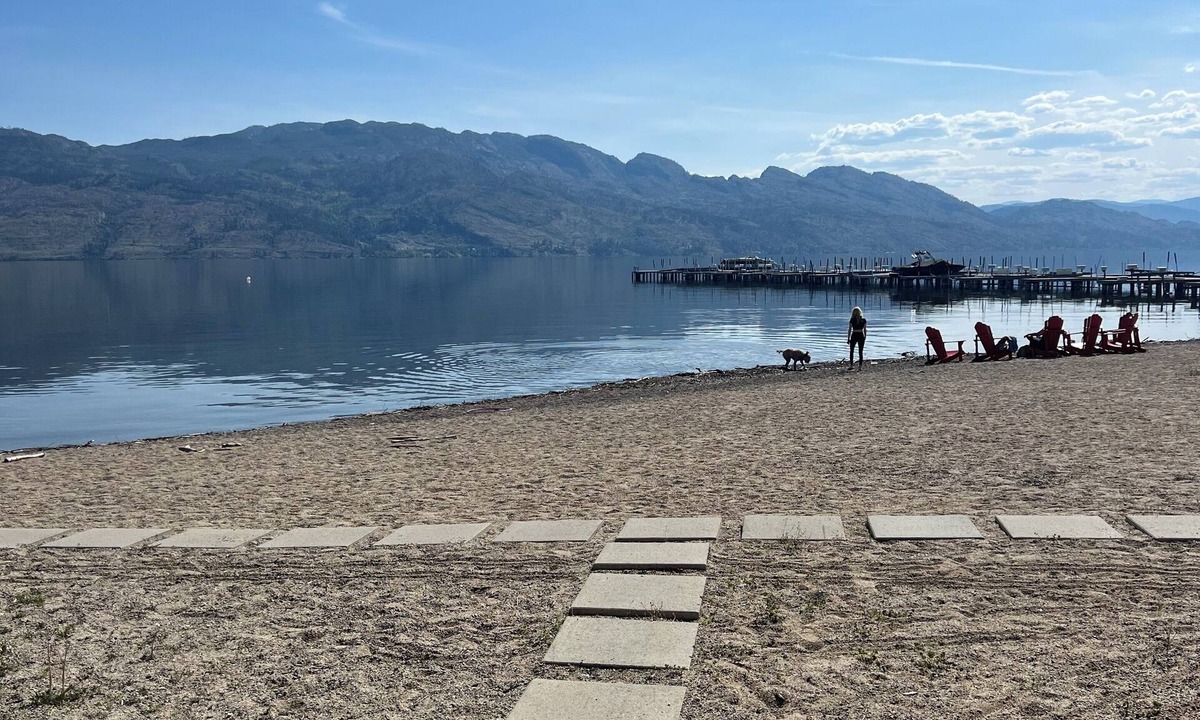 Westbank Condo | Charming 2-bedroom condo on the lake in West Kelowna with access to a boat lift.