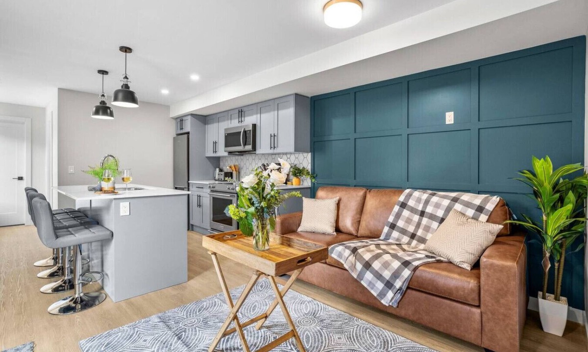 Canmore Villa | Charming 2BR Haven in Canmore Near DT and Banff