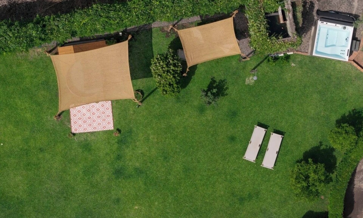 Zafferana Etnea Bed & Breakfast | Charming 3-bedroom country house with Jacuzzi and tank pool