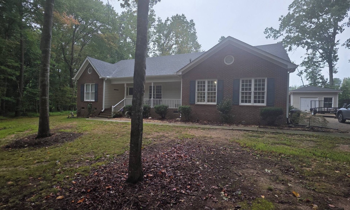 Wake Forest House | Charming 3-bedroom house, pet friendly on 1 acre, 2.9mi to downtown Wake forest