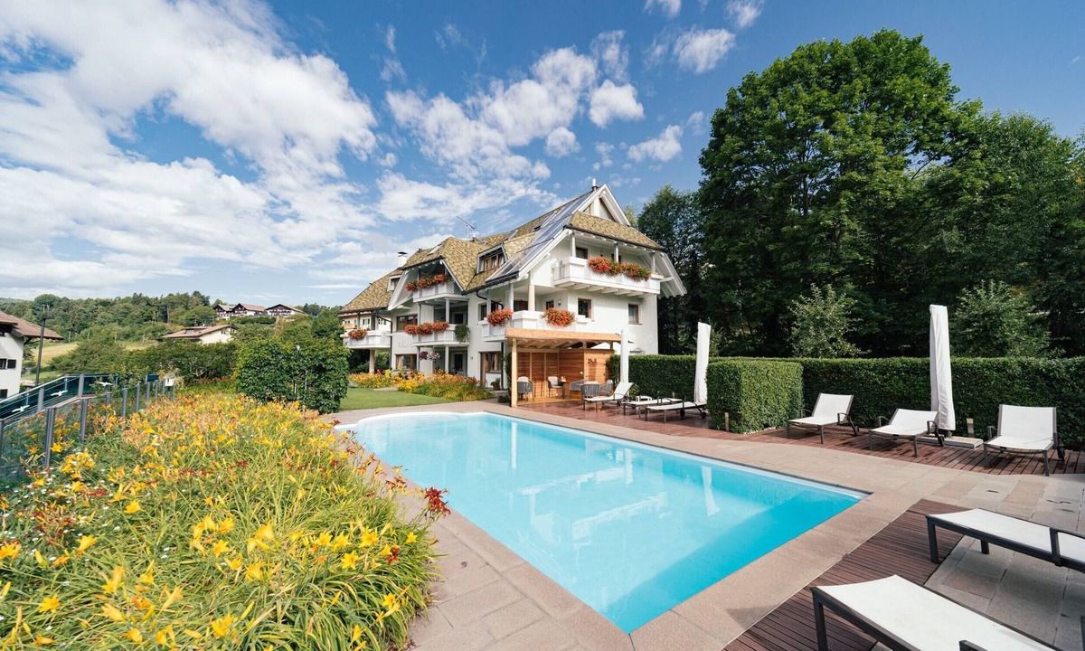 Collalbo Apartment | Charming Apartment "Sahara" in Villa Anina with Pool