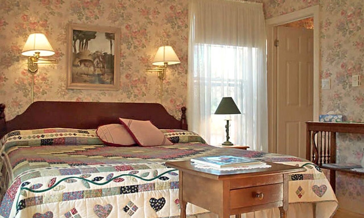 Harvey Cabin | Charming Bed and Breakfast Accommodation in a Peaceful Rural Setting near Alma, New Brunswick