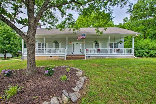 Boydton House | Charming Boydton Retreat ~ 5 Mi to Kerr Lake!