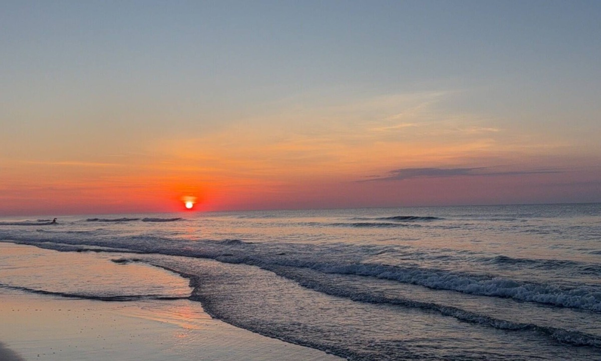 Garden City Cottage | Charming cottage pet friendly in Murrells Inlet only 1/2 mile from beach!