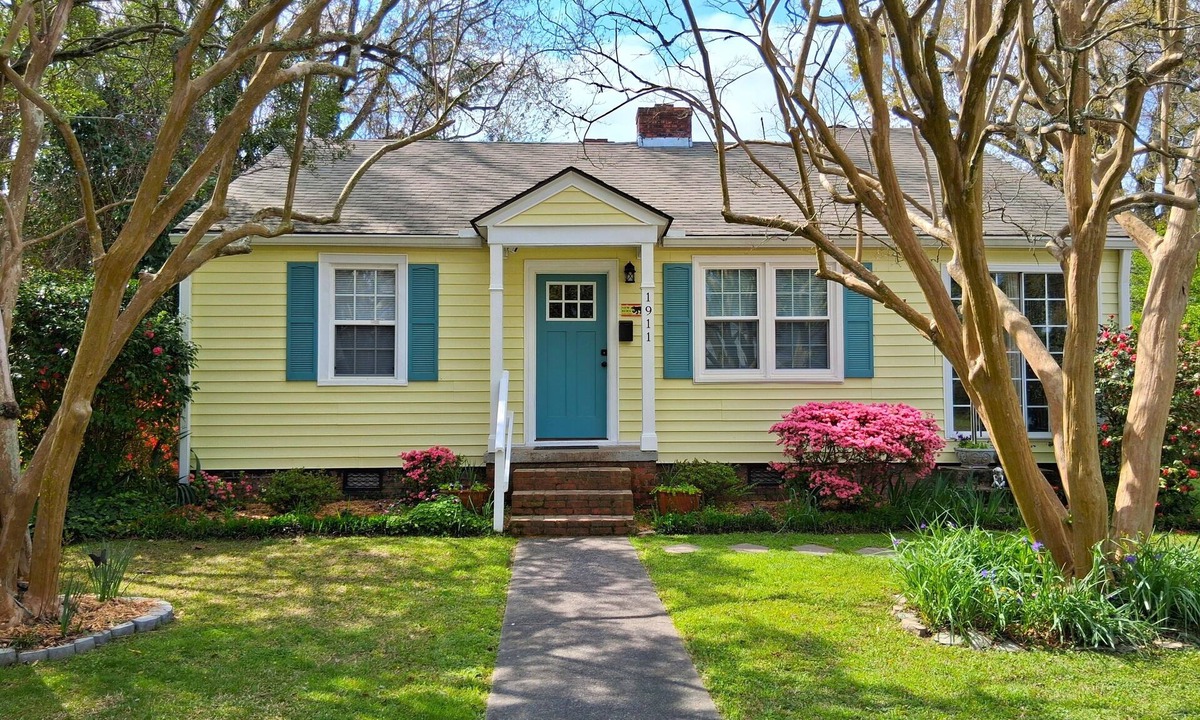 New Bern Cottage | Charming Cozy Cottage Near Downtown New Bern w 2.5 BA