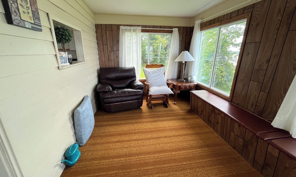Clarence-Rockland Cottage | Cheerful riverfront cottage with dream views