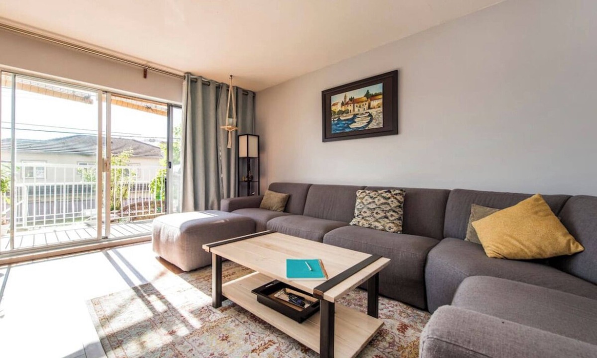 Riley Park Condo | Cheery bright condo with garden space in lively neighborhood
